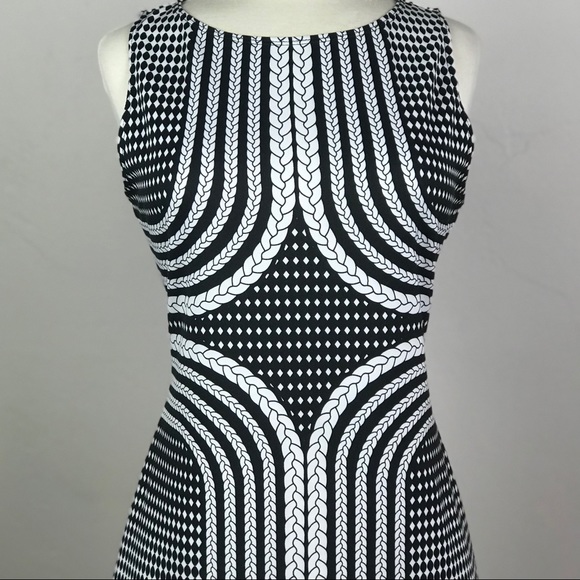MAX STUDIO Form Fitting Geometric Dress Size Small - Picture 8 of 12
